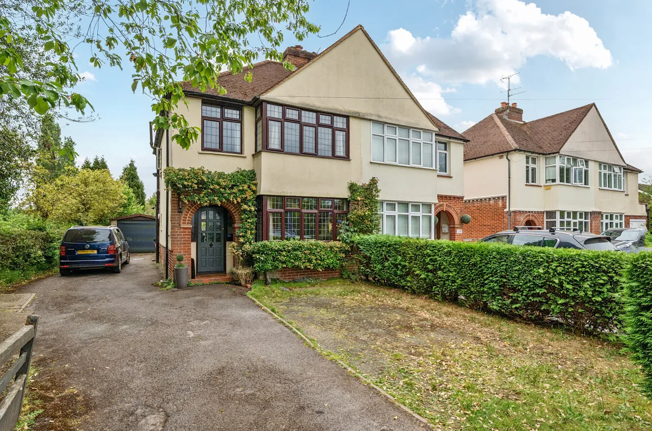 3 bed house for sale — Guildford Road, West End, Woking, Surrey, GU24 9LT