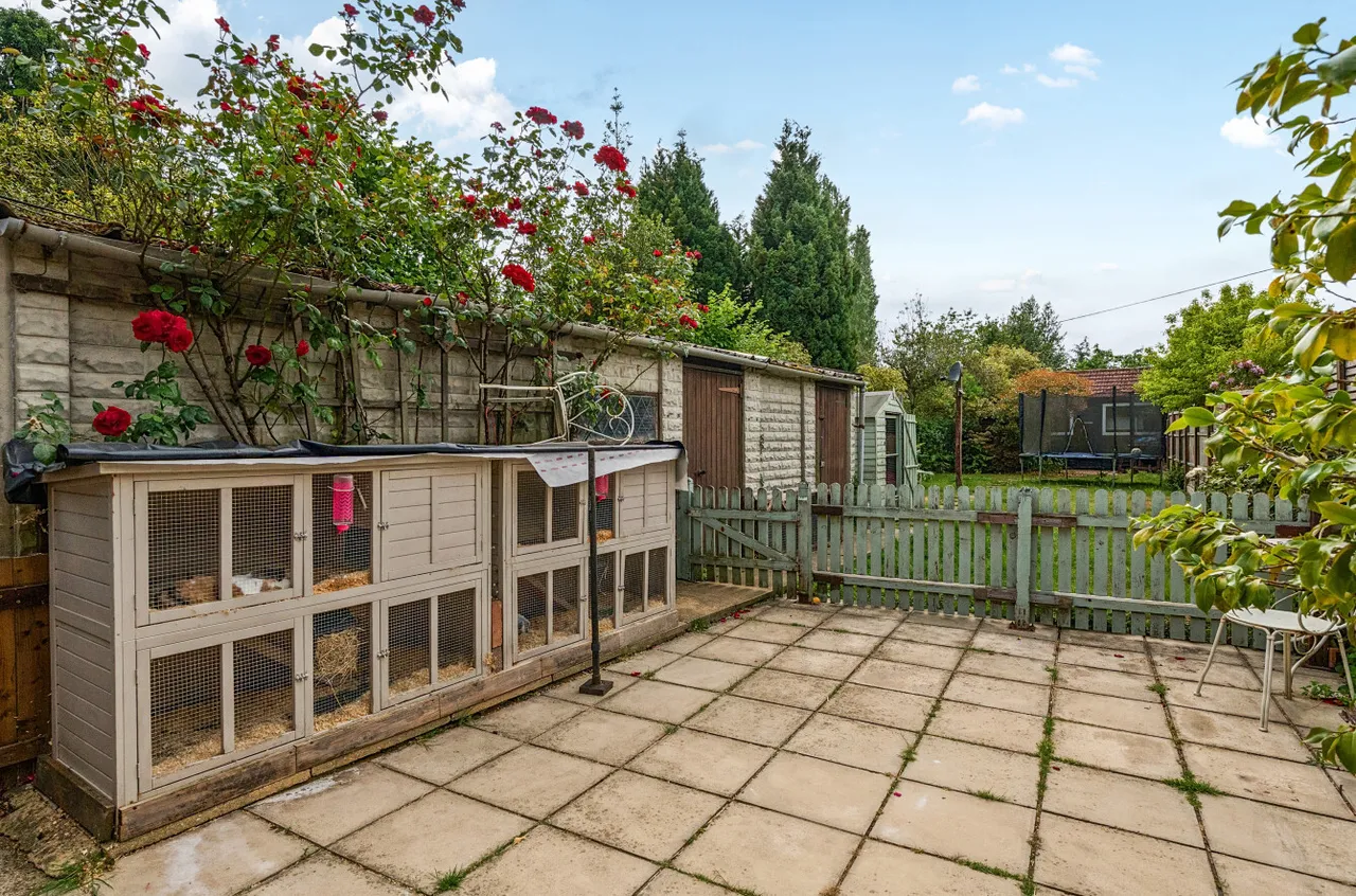 Guildford Road, West End, Woking, Surrey, GU24 9LT, photo 17