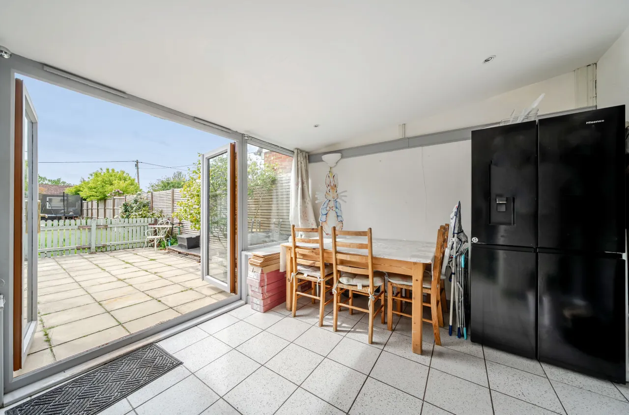 Guildford Road, West End, Woking, Surrey, GU24 9LT, photo 7