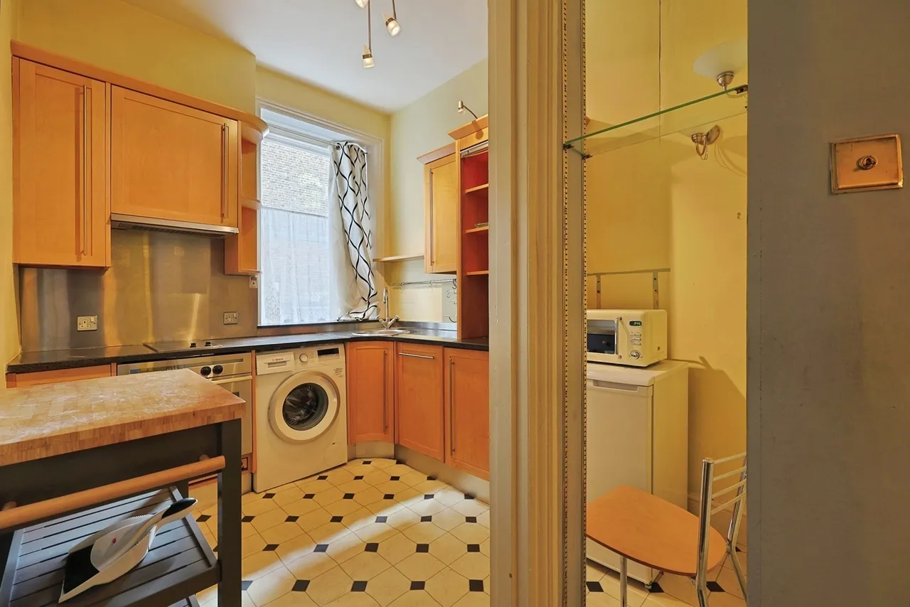 Prince of Wales Drive, London, SW11, photo 4