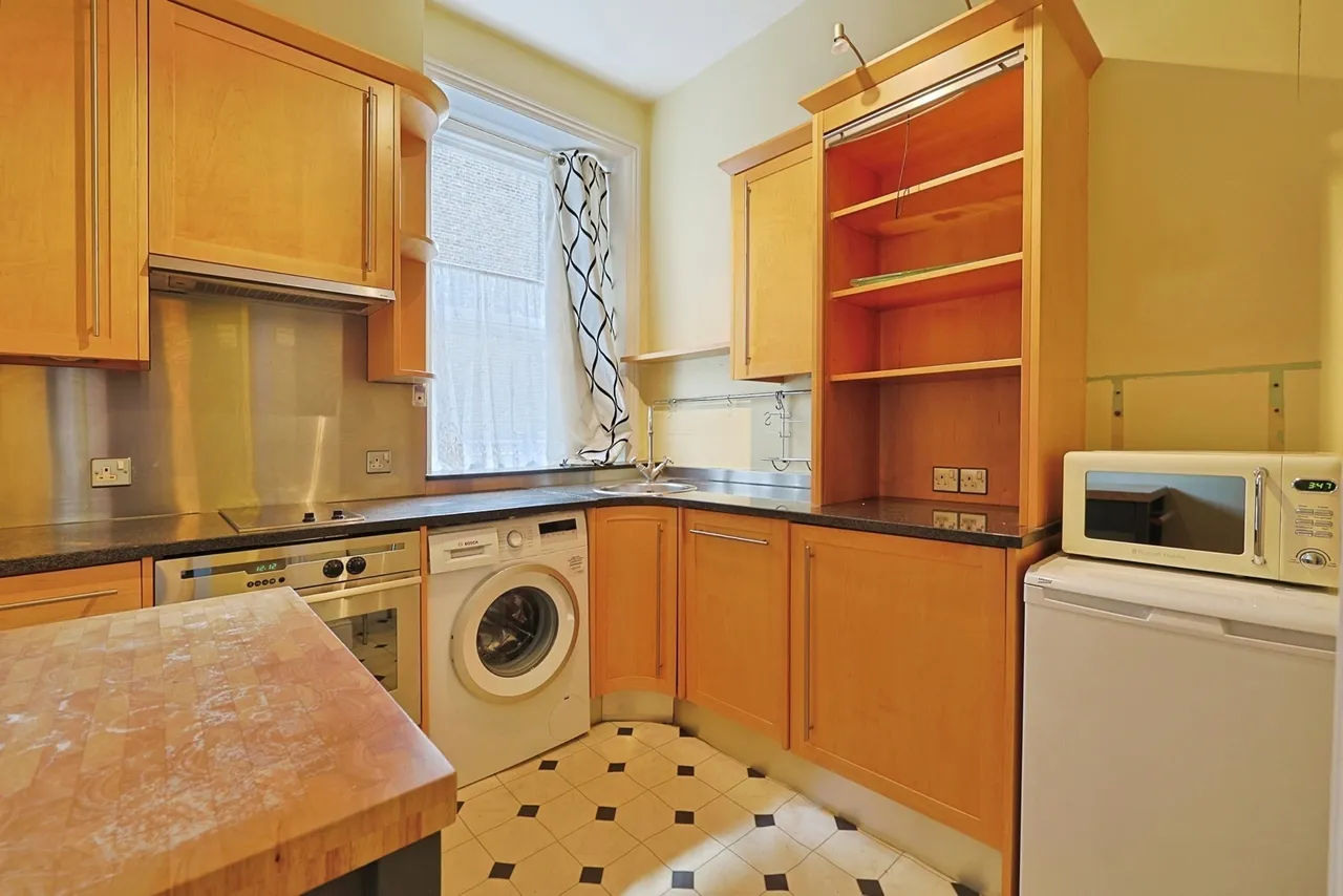 Prince of Wales Drive, London, SW11, photo 16