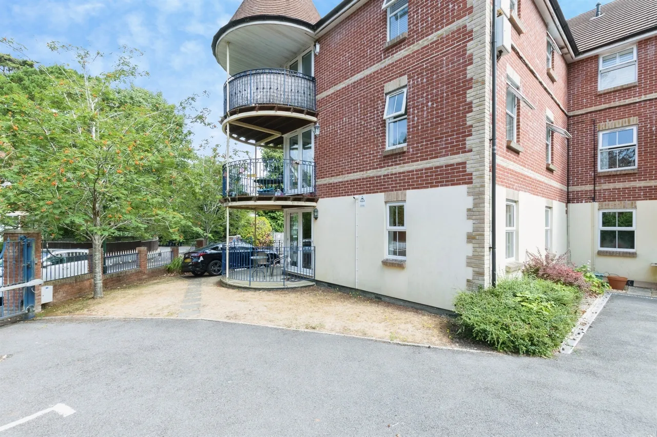 2 bed flat for sale, Surrey Road, Bournemouth, BH4