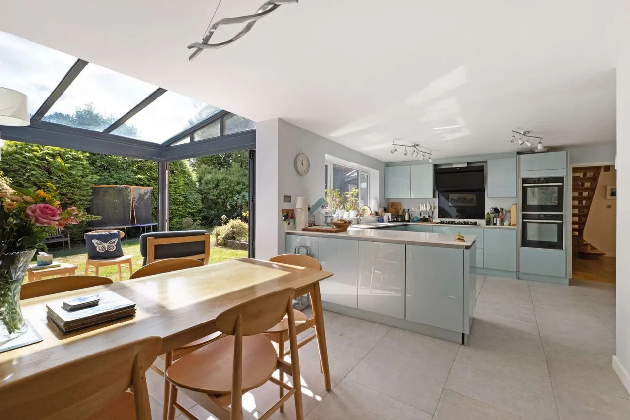 Harestock Road, Winchester, Hampshire, SO22 6NX, photo 3