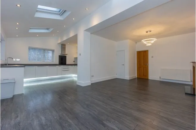 Buckingham Road, Droylsden, photo 2