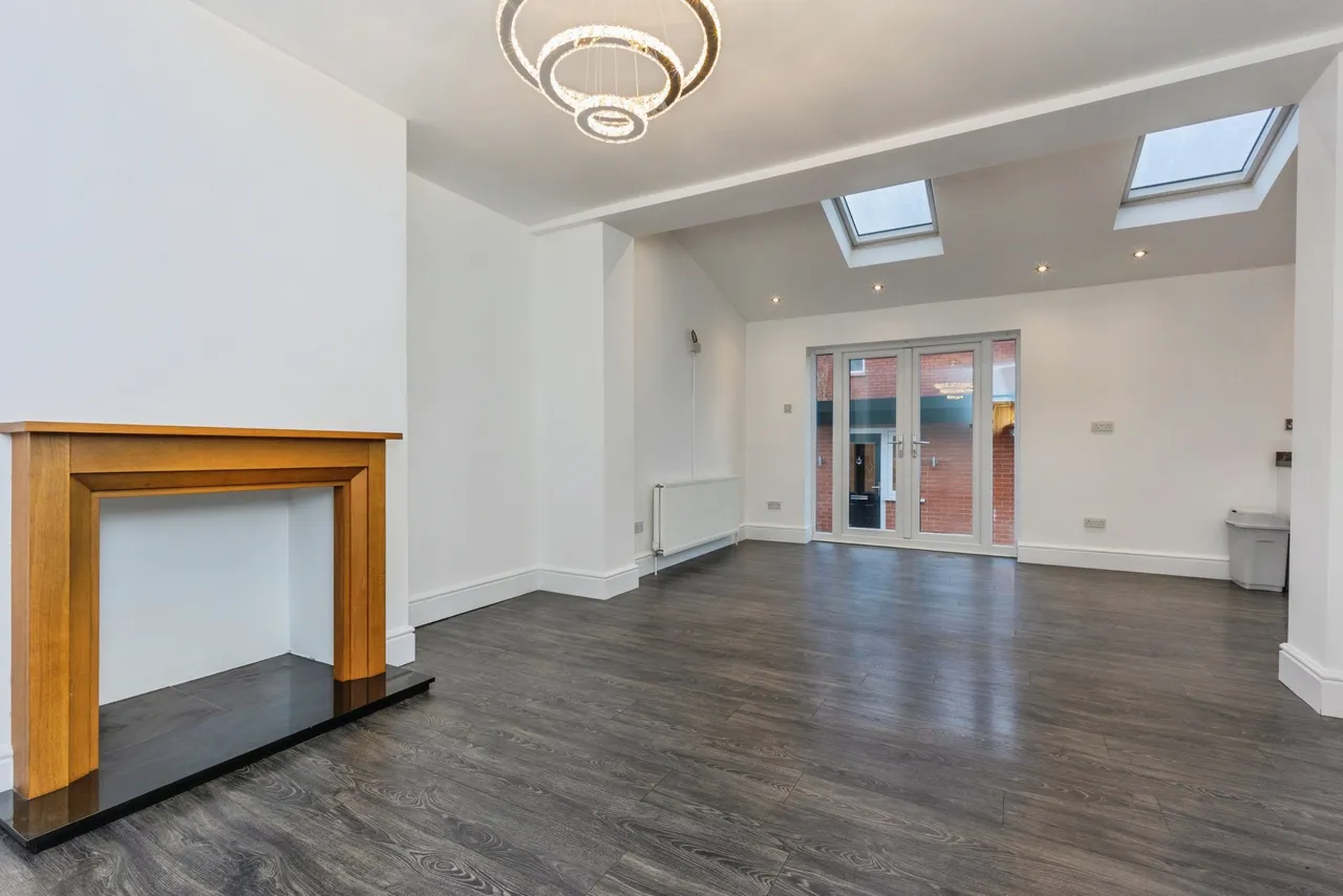 Buckingham Road, Droylsden, photo 9
