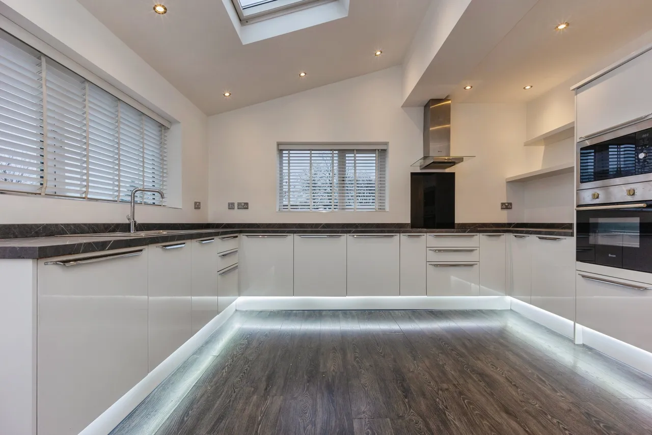Buckingham Road, Droylsden, photo 3