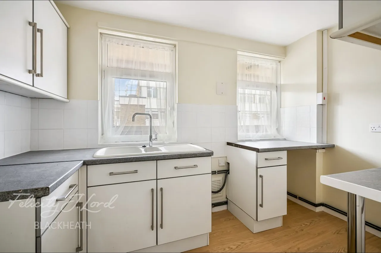 Dornberg Close, Blackheath, photo 2