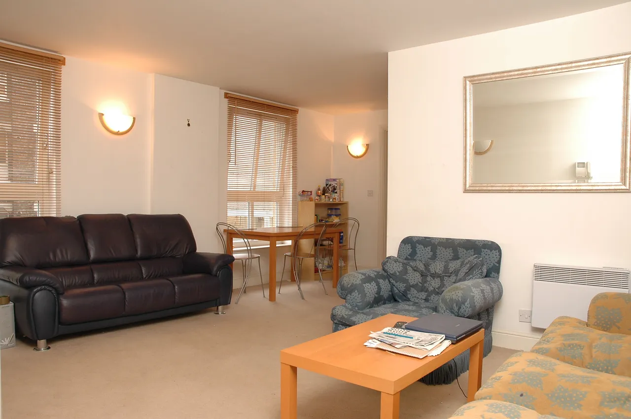 2 bed flat for sale — Flat 104 Dryden Building, 37-39 Commercial Road, London