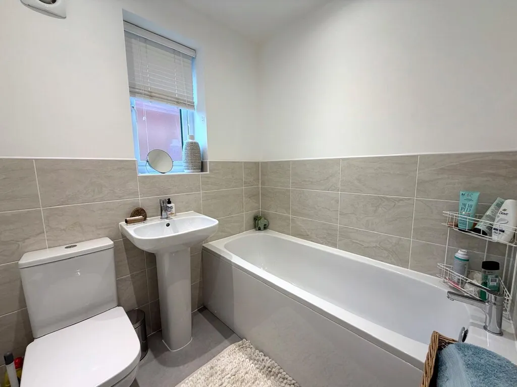 Upper Outwoods Road, Anslow, photo 10
