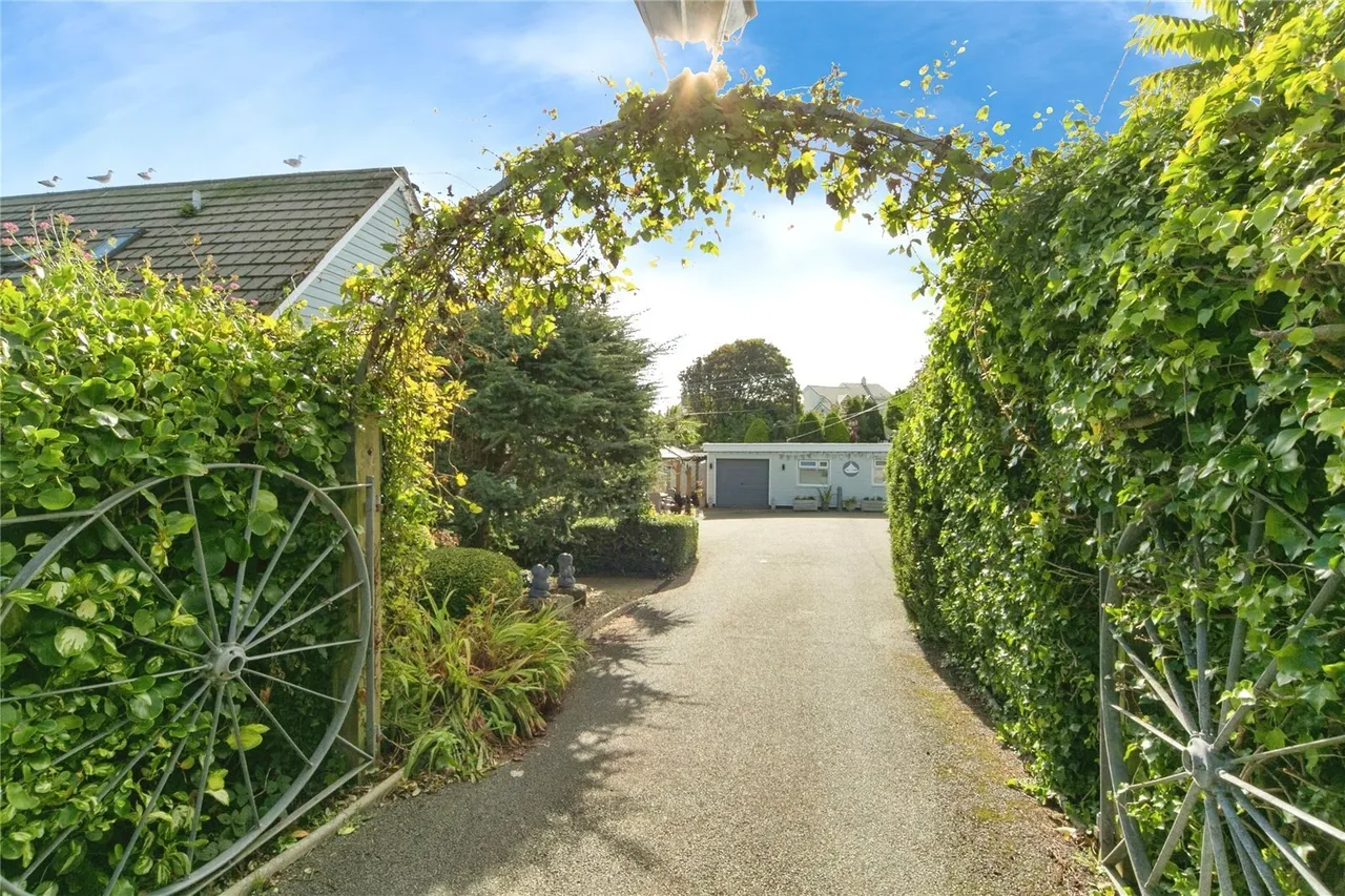 Beach Road, Benllech, LL74, photo 11