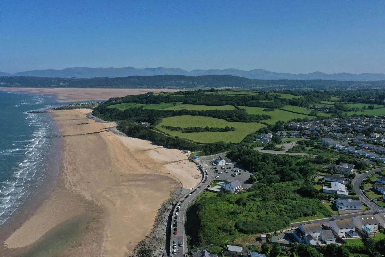 Beach Road, Benllech, LL74, photo 53