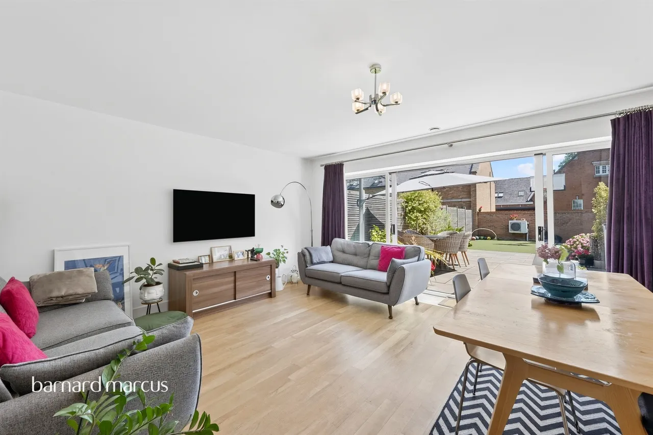 4 bed house for sale — Parkview Way, Epsom
