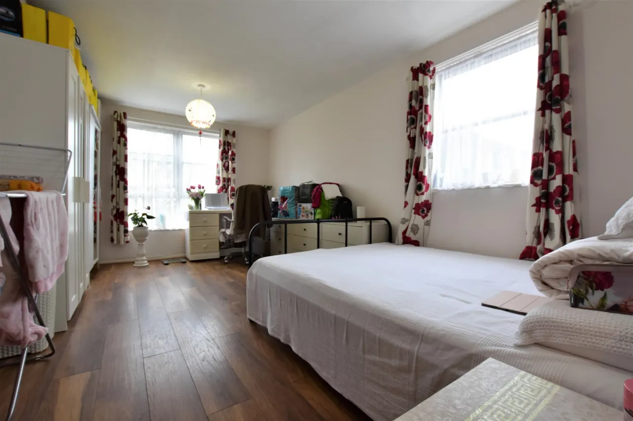 Marlowe Gardens, Eltham, SE9 1AB, photo 12
