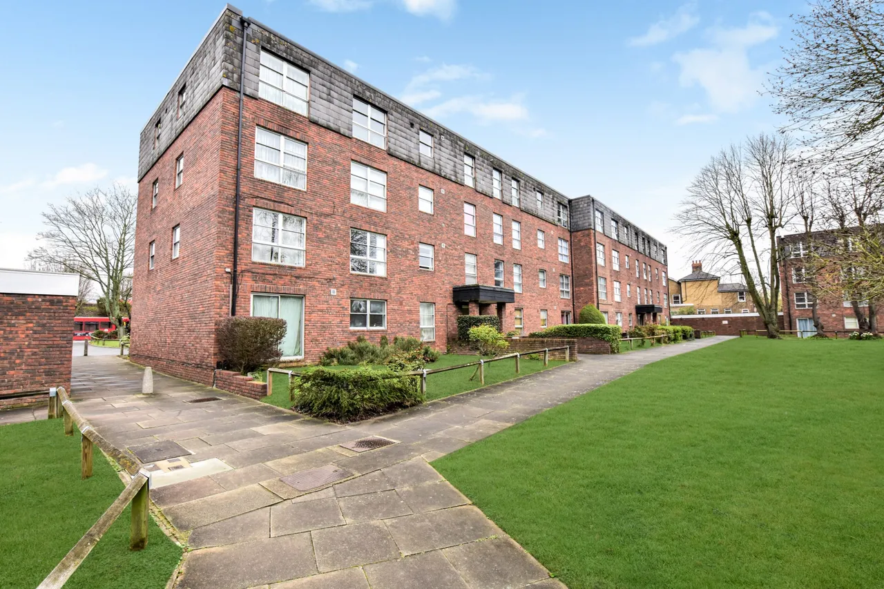 2 bed flat for sale — Marlowe Gardens, Eltham, SE9 1AB