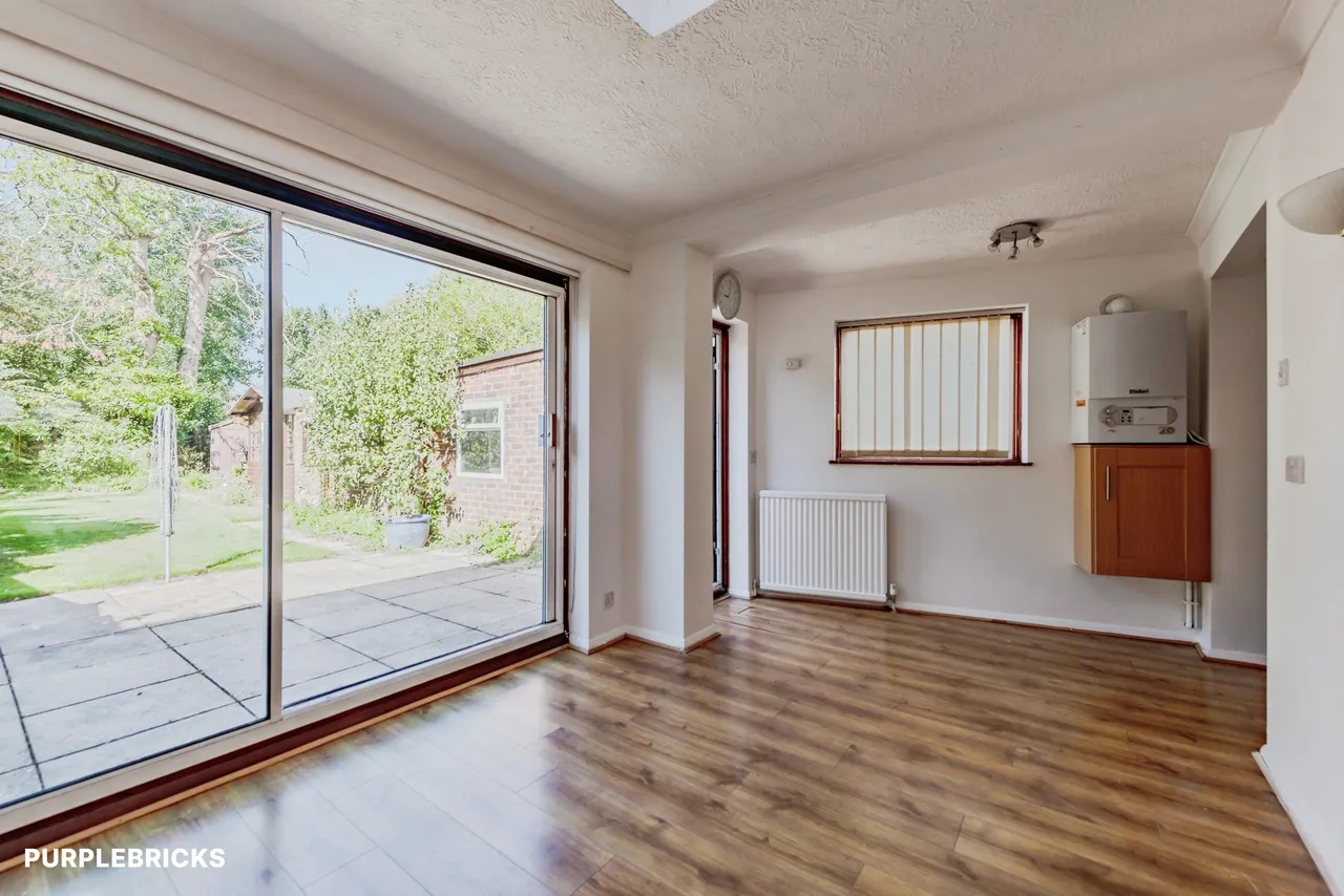 Crossways, Crawley, RH10, photo 28