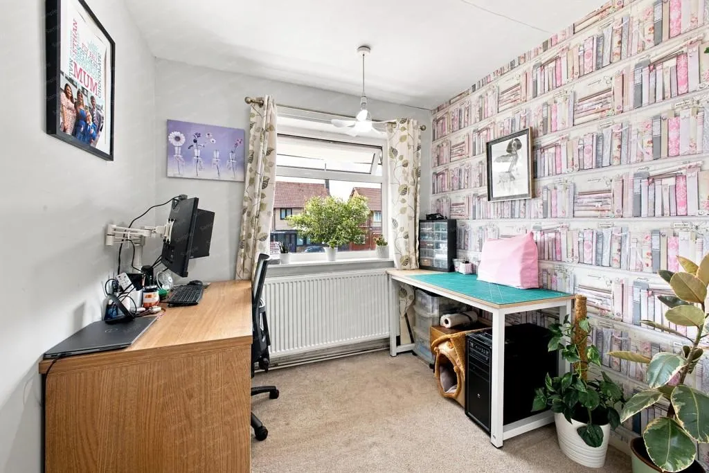 Cotswold Avenue, Northampton, NN5, photo 13