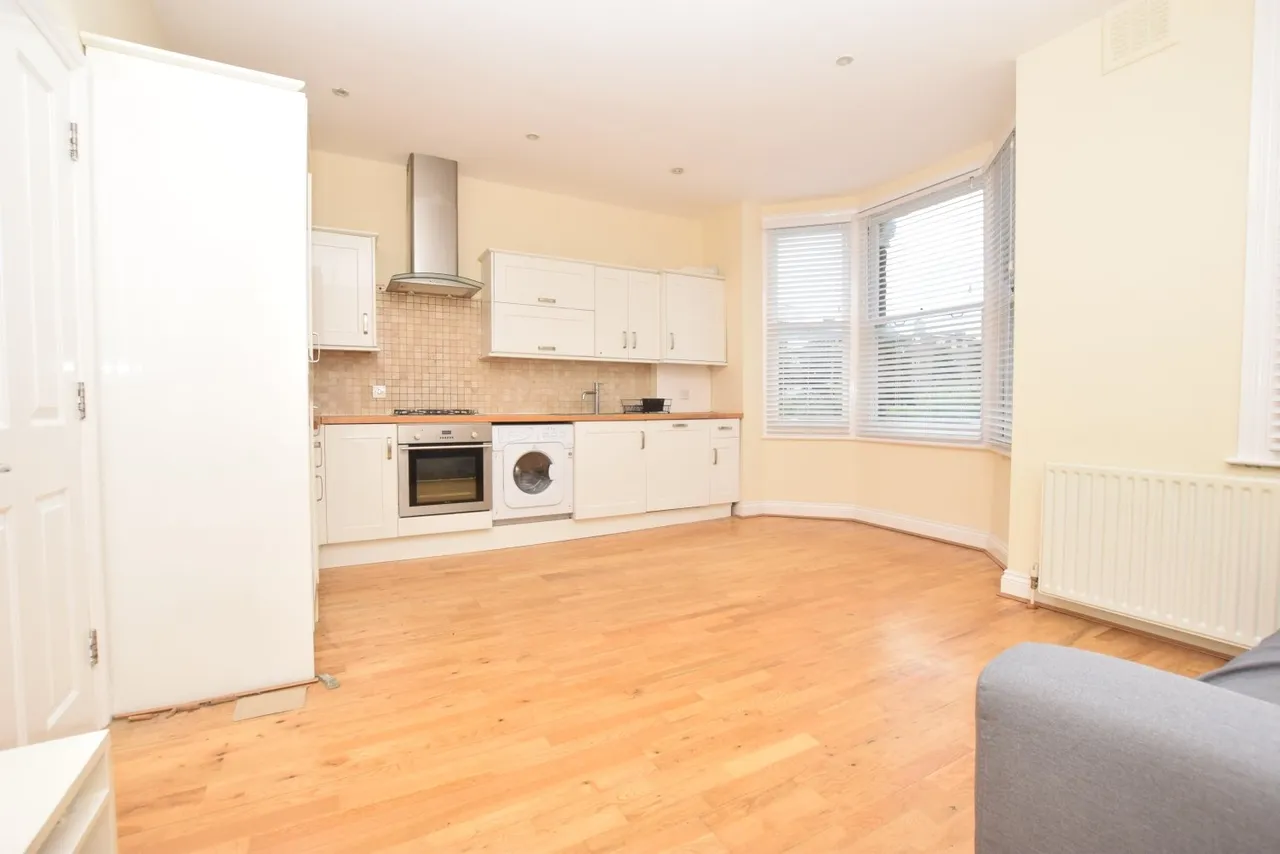 2 bed flat to rent, Morna Road, London, SE5