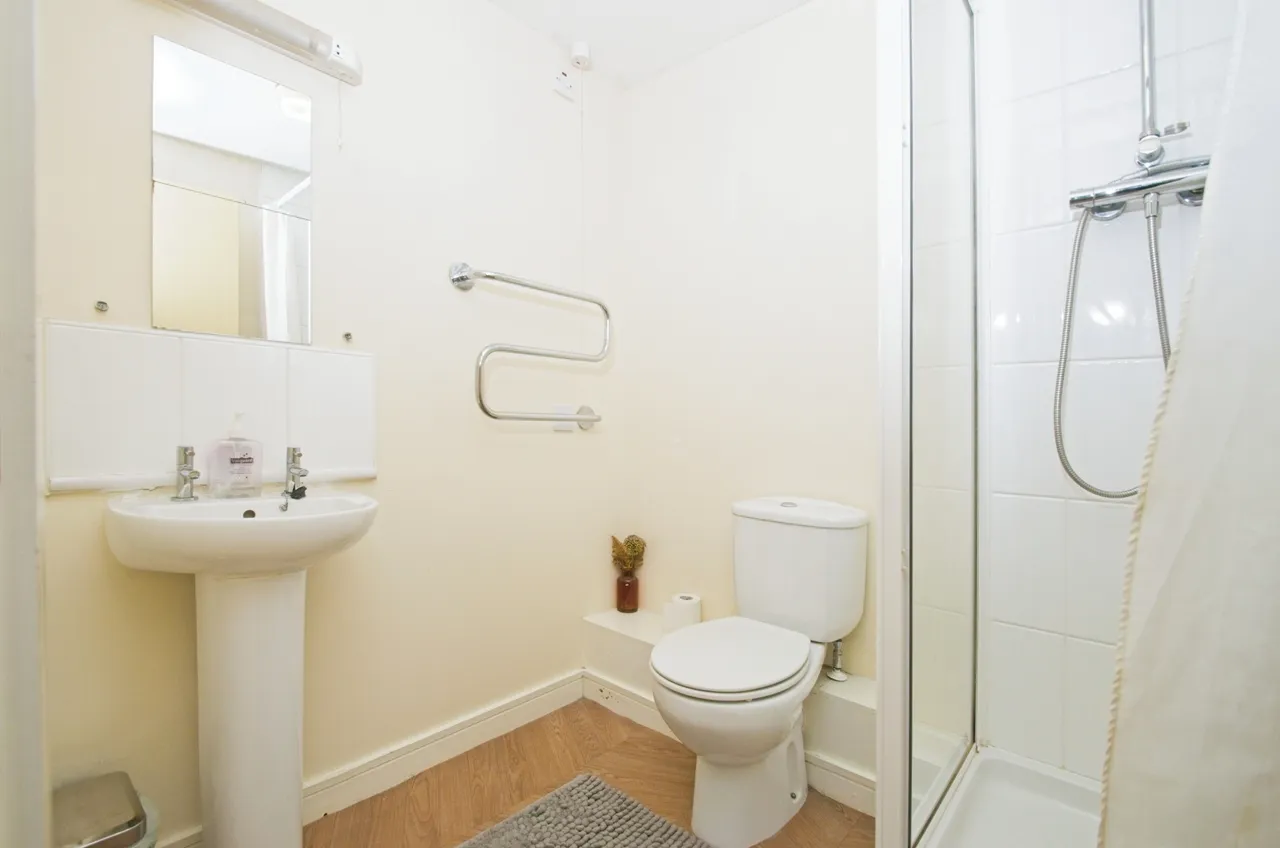 Overstone Court, Cardiff, CF10, photo 13