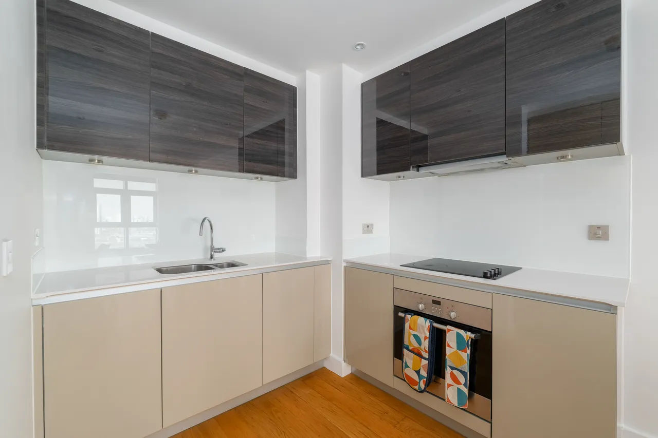 Barking Road, London, E16, photo 4