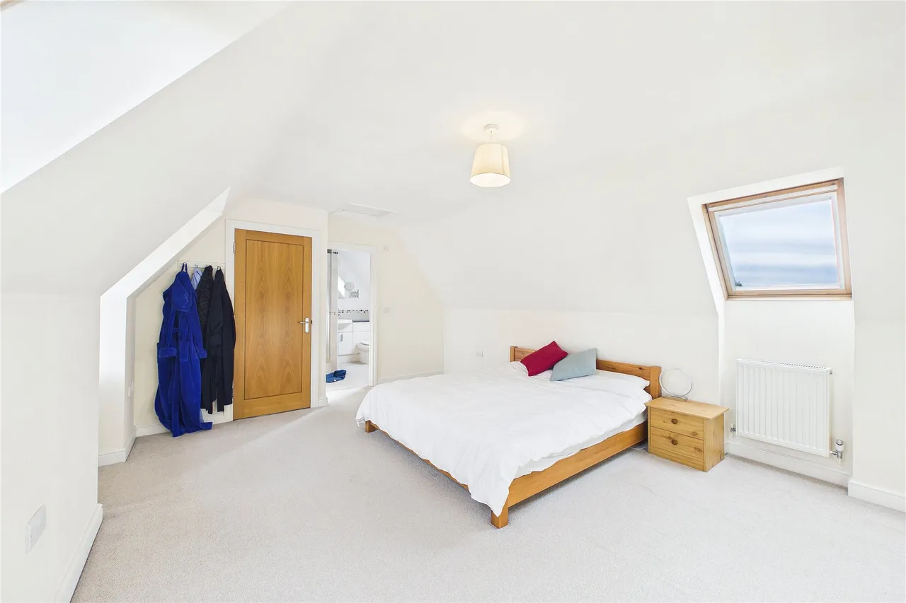 Cedar Gardens, Chobham, GU24, photo 12