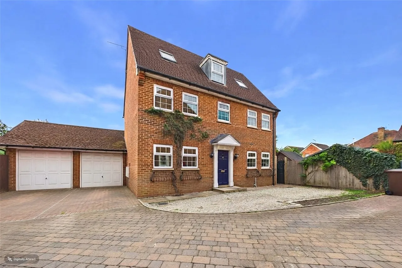 Cedar Gardens, Chobham, GU24, photo 16