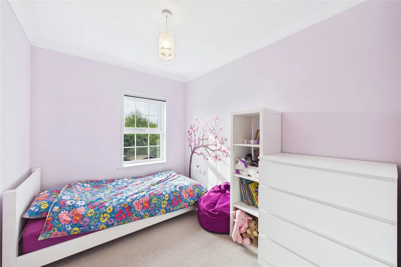 Cedar Gardens, Chobham, GU24, photo 10