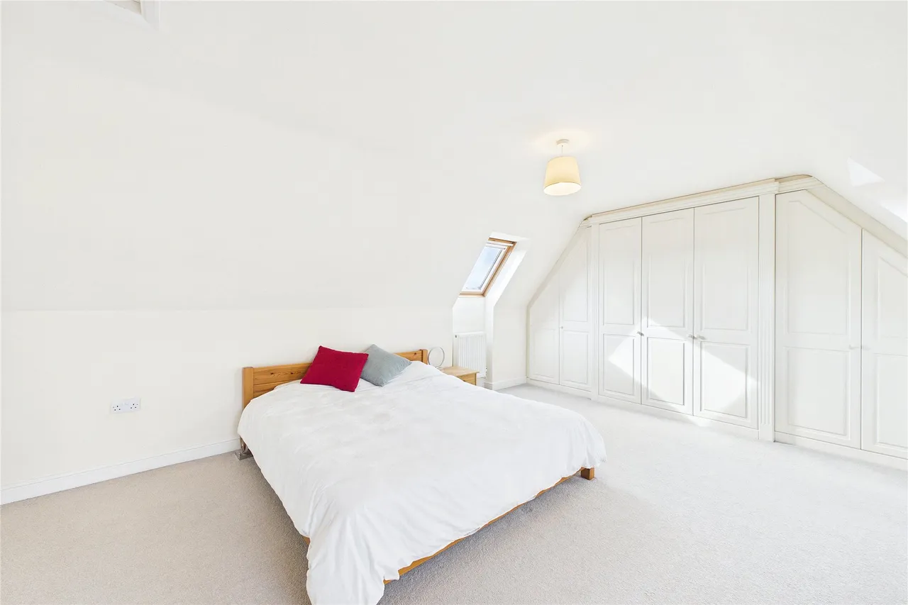 Cedar Gardens, Chobham, GU24, photo 13
