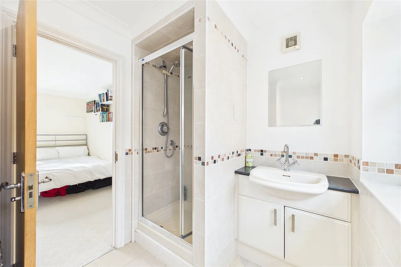 Cedar Gardens, Chobham, GU24, photo 8