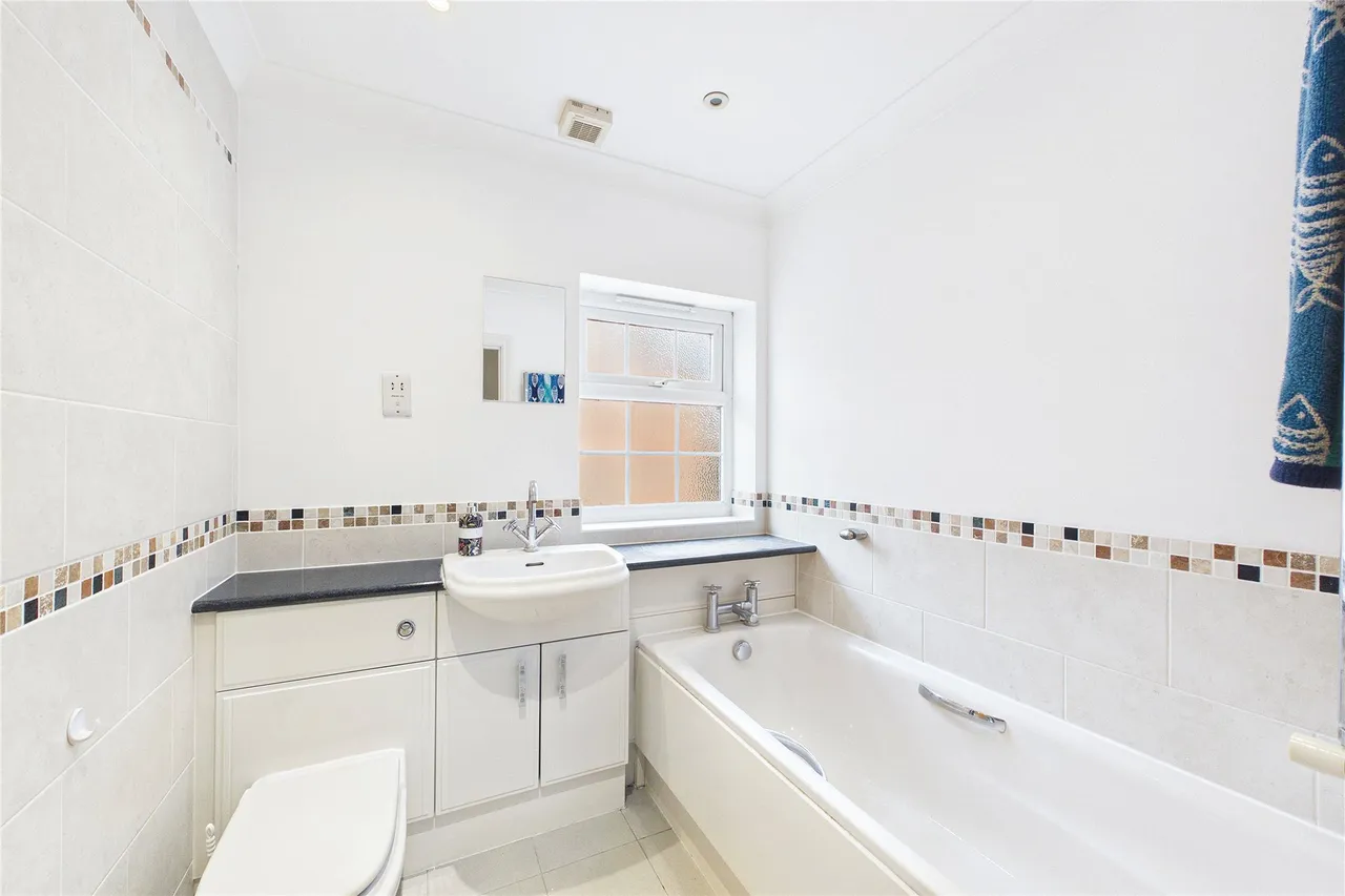 Cedar Gardens, Chobham, GU24, photo 11