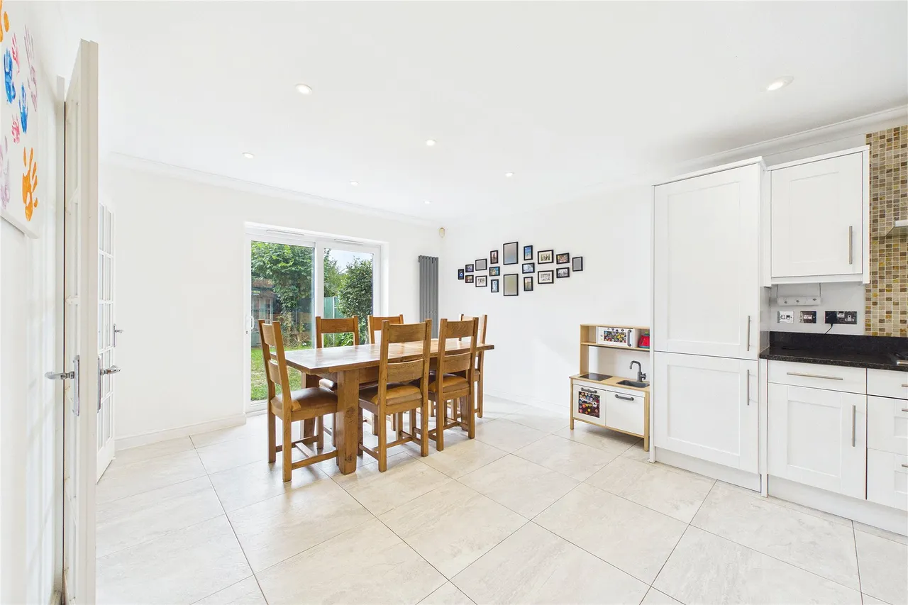 Cedar Gardens, Chobham, GU24, photo 6