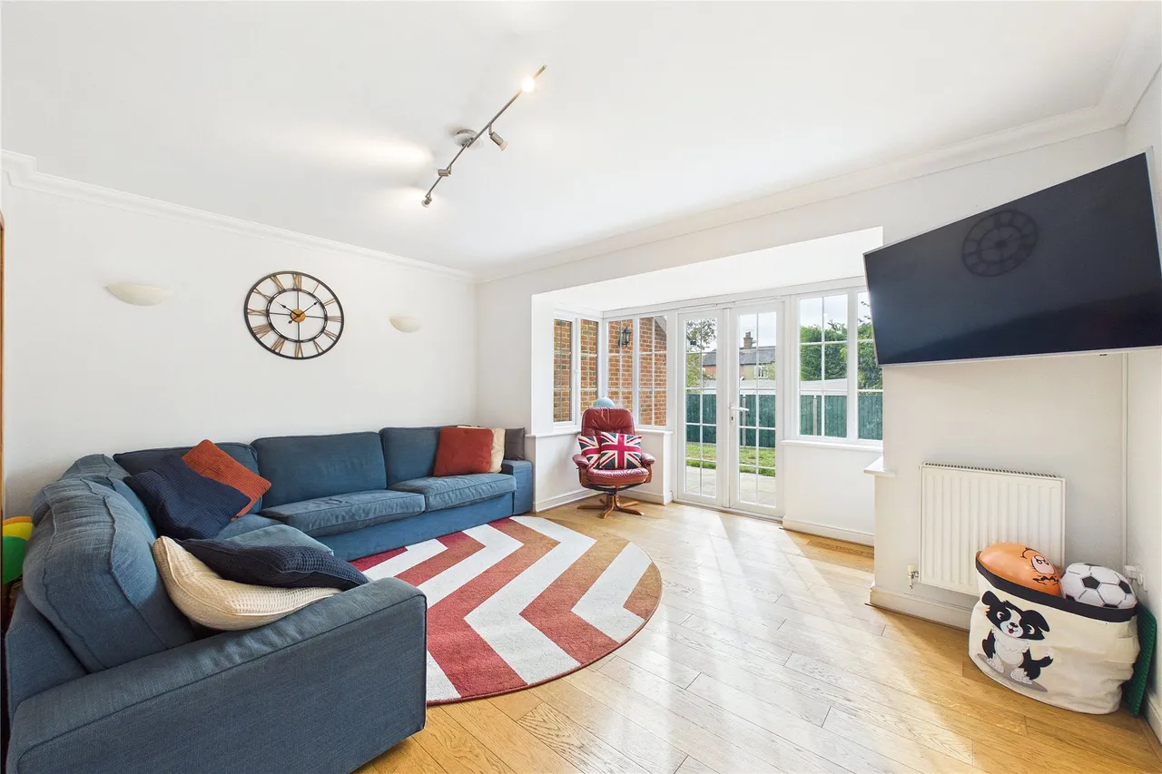Cedar Gardens, Chobham, GU24, photo 3