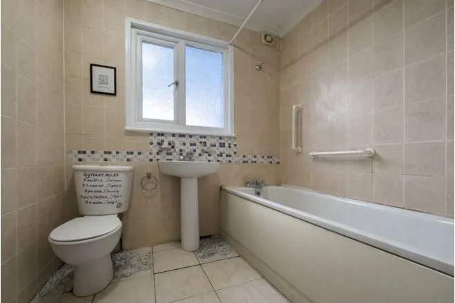 Clements Road, London, photo 9