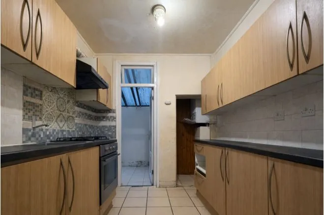 Clements Road, London, photo 4