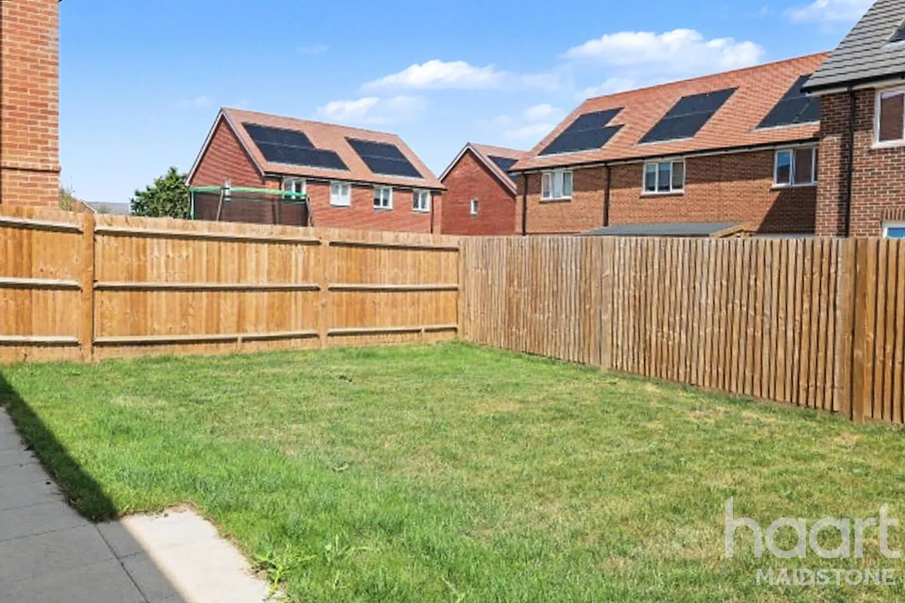 Blackthorn Way, Paddock Wood, TN12, photo 4
