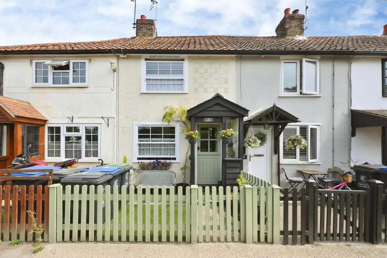2 bed house for sale — Queens Head Yard, Sheering, Bishop's Stortford