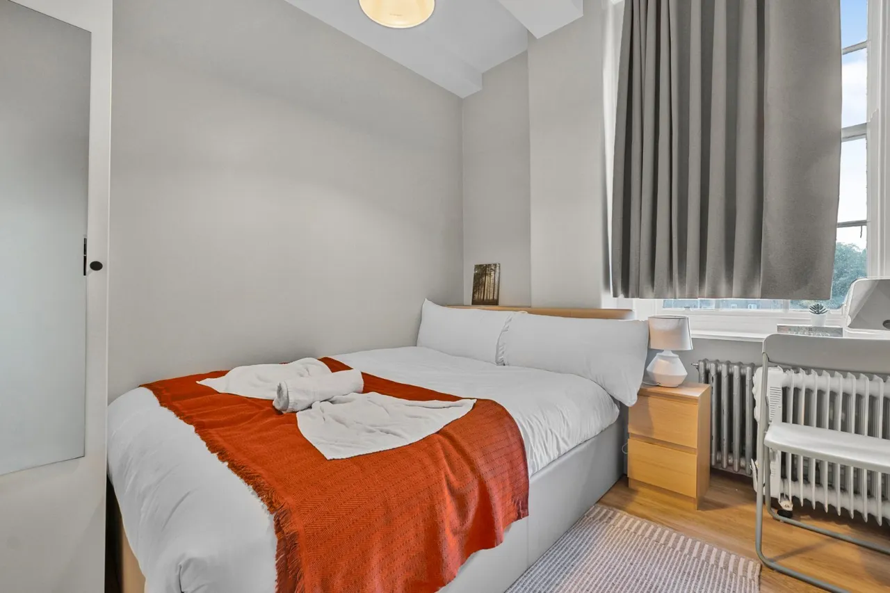 Queens Court, Queensway, W2, photo 11