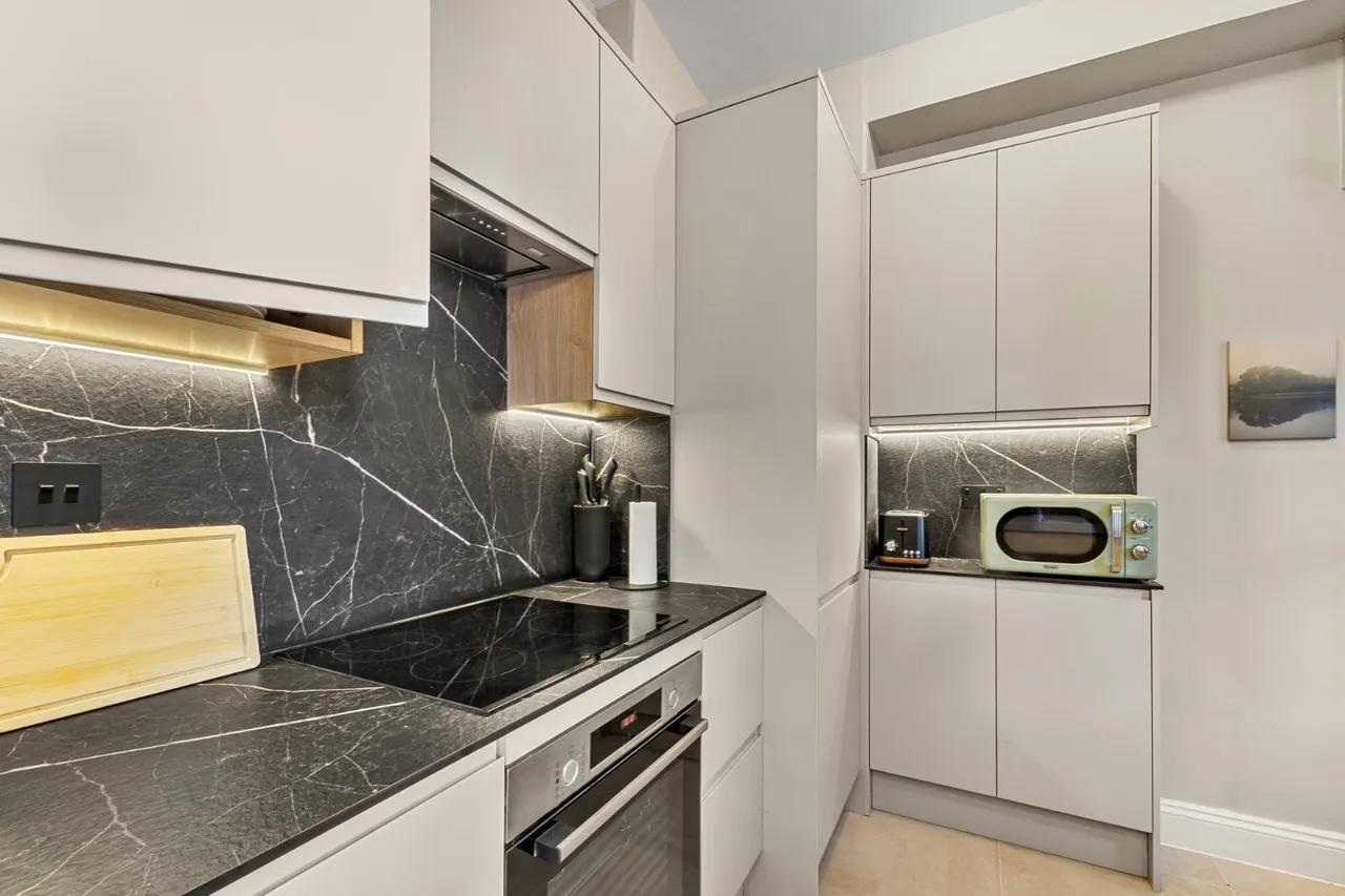 Queens Court, Queensway, W2, photo 9