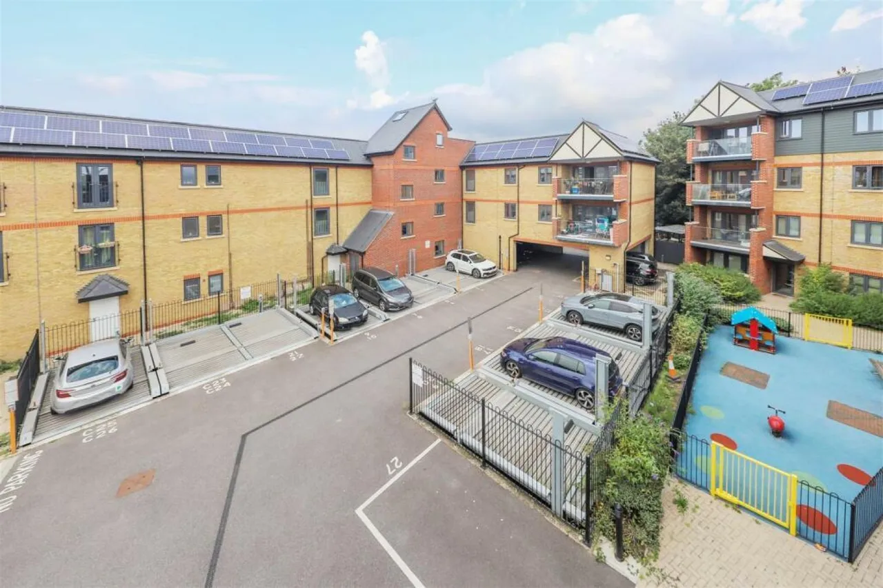 Pullman Court, Warwick Road, West Drayton, UB7 9GZ, photo 8