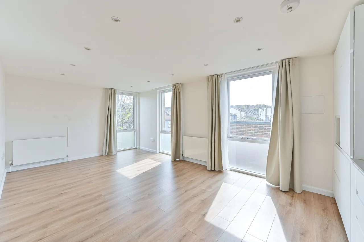 Flat 82 Schoolhouse Yard, Bloomfield Road, London, photo 2