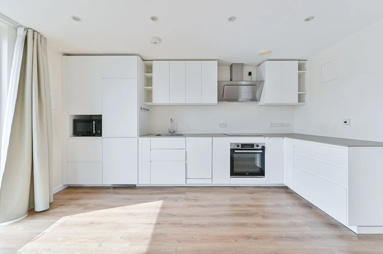 Flat 82 Schoolhouse Yard, Bloomfield Road, London, photo 6