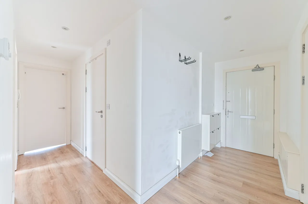 Flat 82 Schoolhouse Yard, Bloomfield Road, London, photo 4