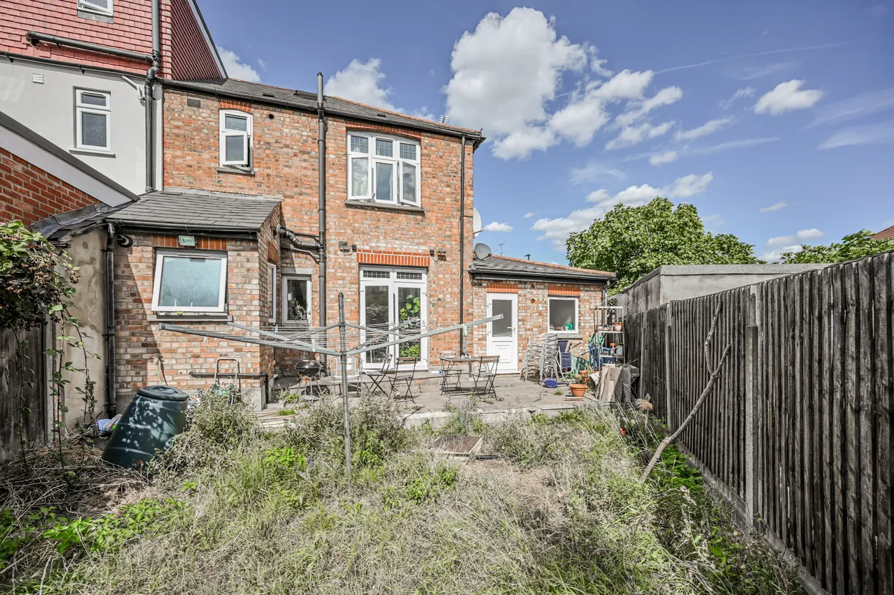2 Sandringham Road, London, photo 12