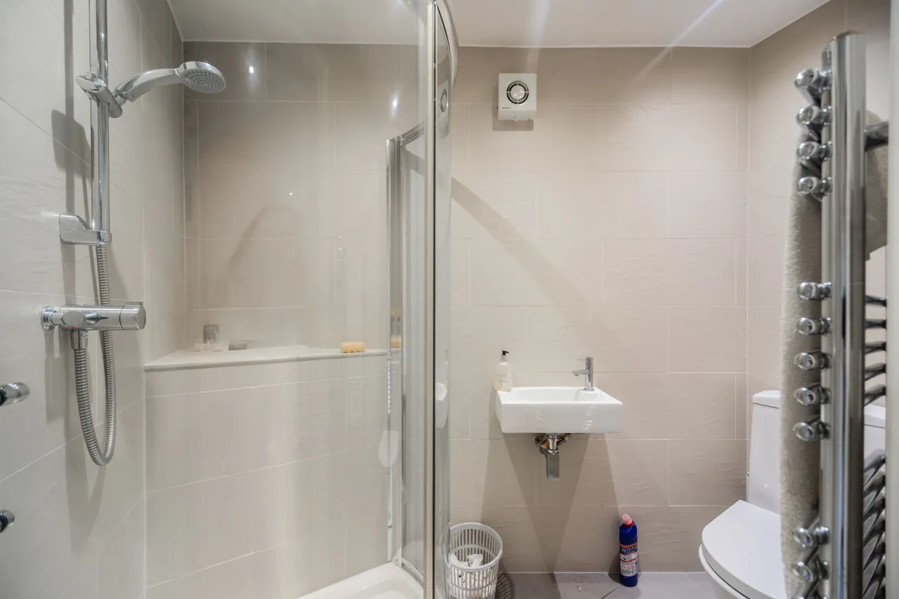 2 Sandringham Road, London, photo 15