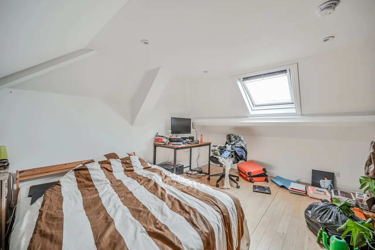 2 Sandringham Road, London, photo 3