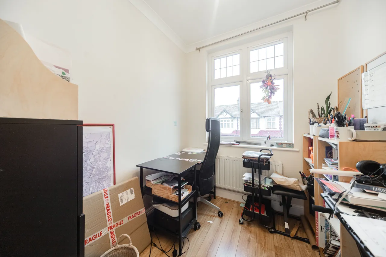 2 Sandringham Road, London, photo 17