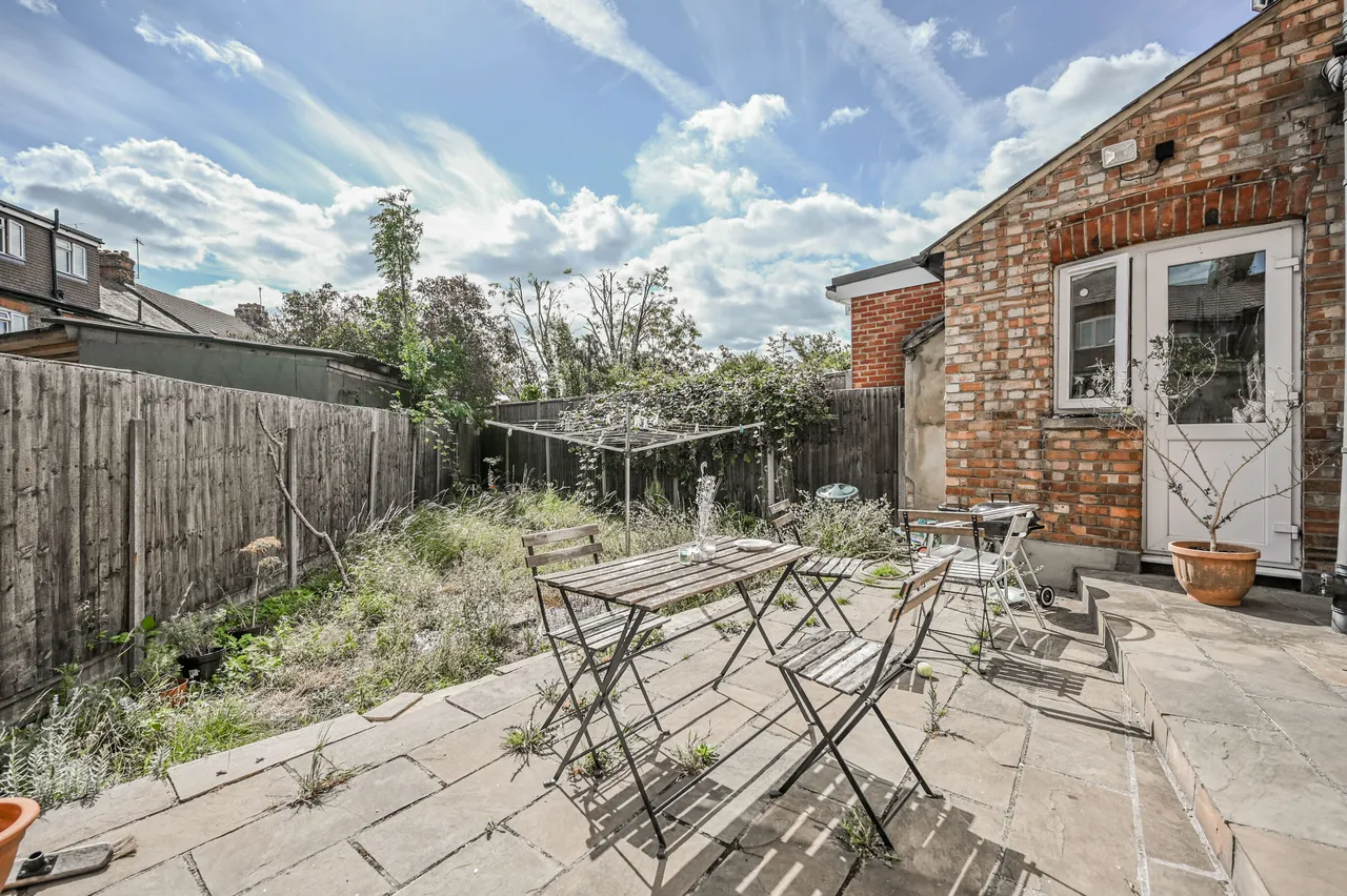 2 Sandringham Road, London, photo 11