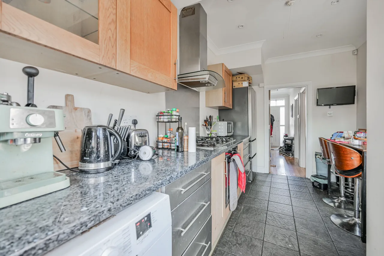 2 Sandringham Road, London, photo 7