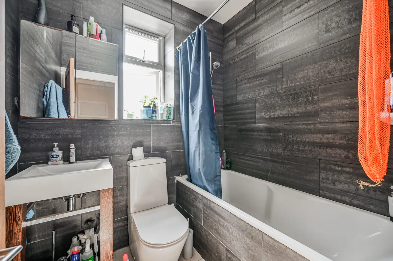 2 Sandringham Road, London, photo 14
