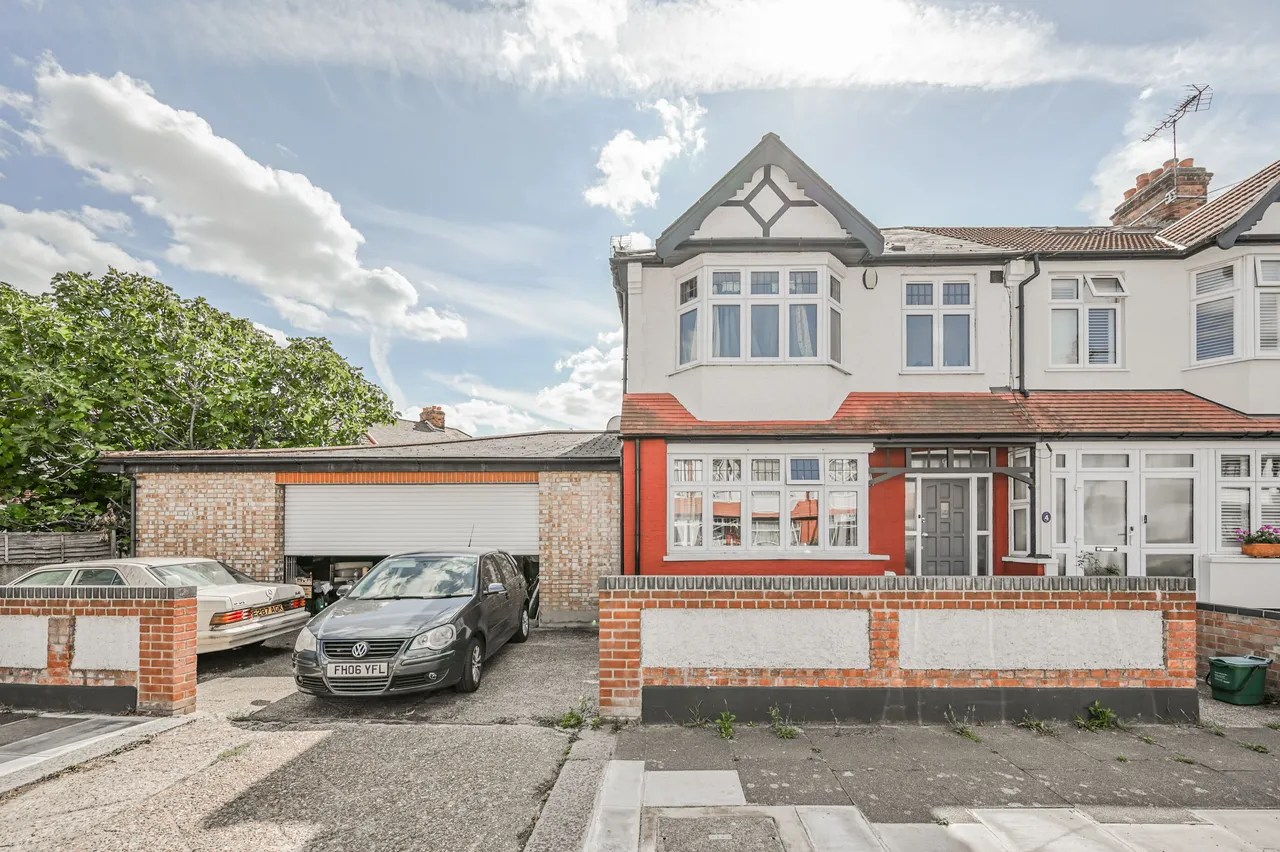 2 Sandringham Road, London, photo 10