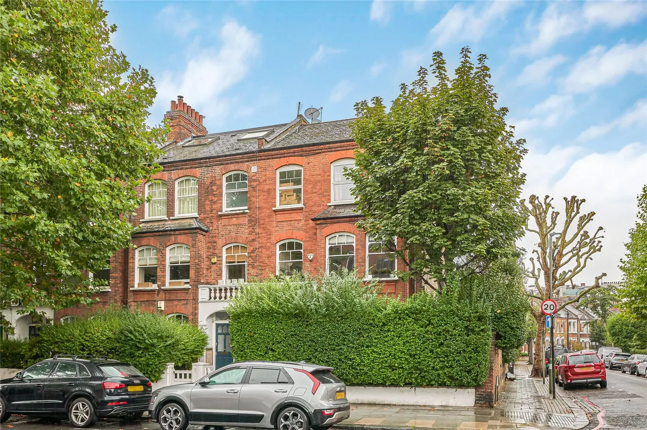 2 bed flat for sale, Prince Of Wales Drive, London, SW11